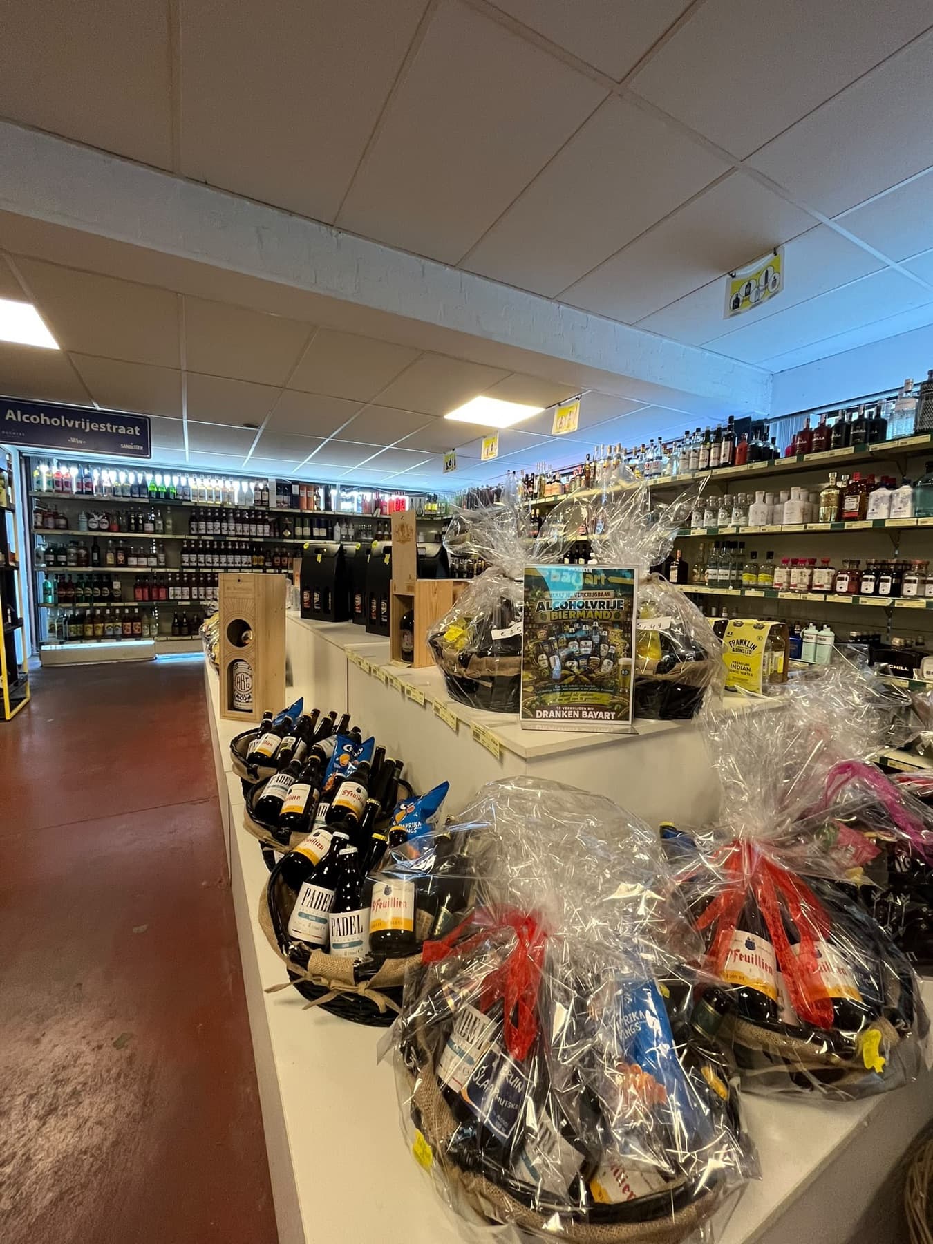Geschenkmanden en promoties in de winkel